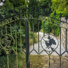 Halifax, Hipperholme, Walk