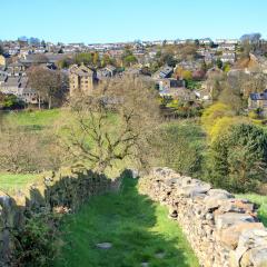 Queensbury, Thornton, Walk