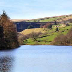 Ryburn Reservoir, Walk