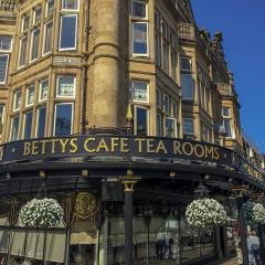Bettys, Harrogate IMG_6937