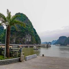 Halong Bay, Sung Sot (Surprise) Cave