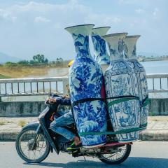 Scooter, Vases