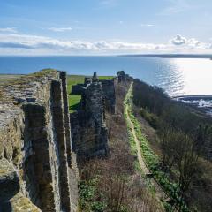 Castle, Scarborough, Walls